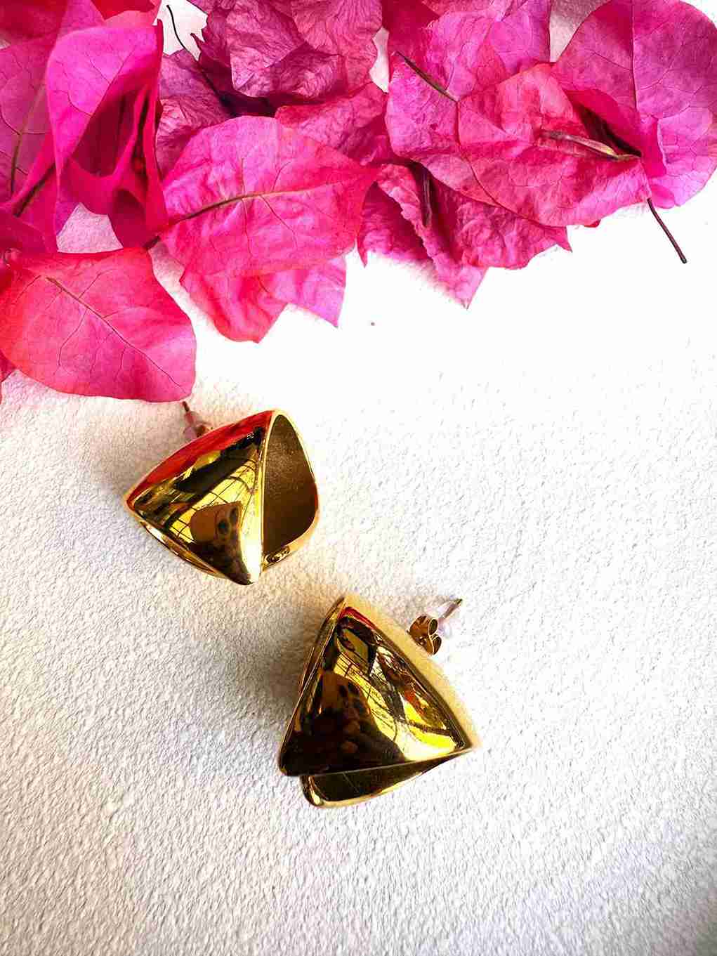 04 BRIANA TRIANGLE BOLD STUD