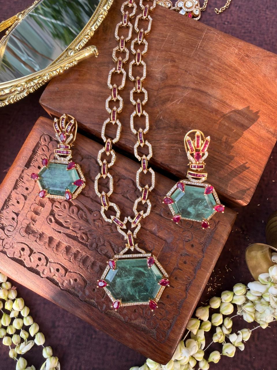 AHNVI PENDENT SET