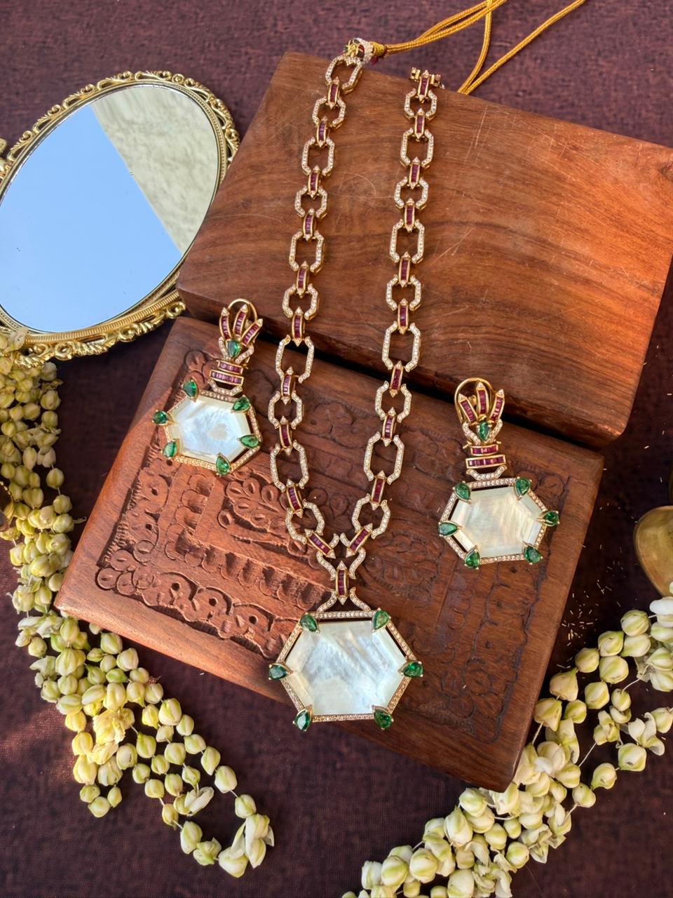 AHNVI PENDENT SET - Image 3