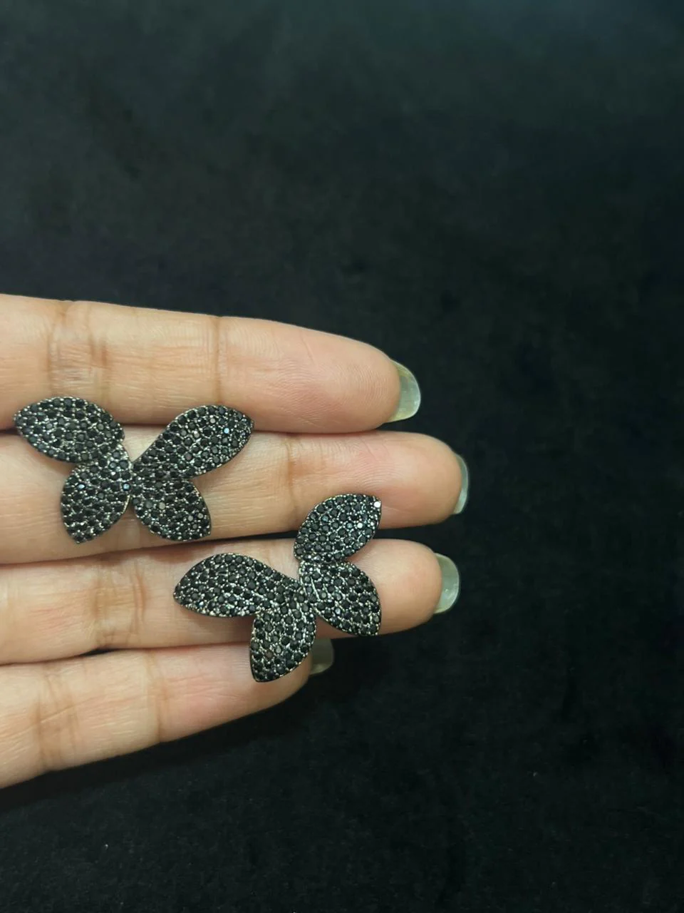 AMELIE 92.5 SILVER STUD - Image 2