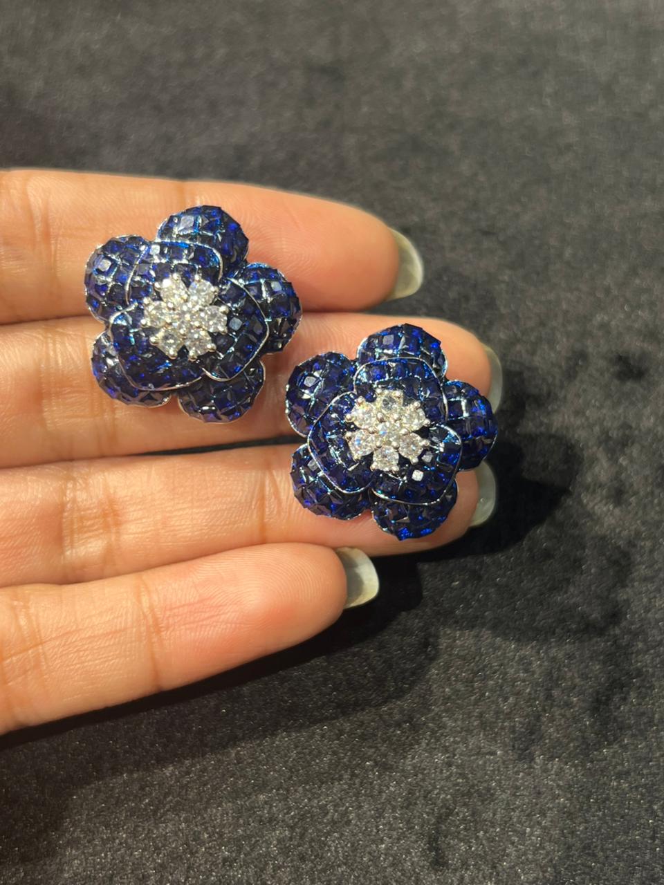 ARIEL FLOWER STUD