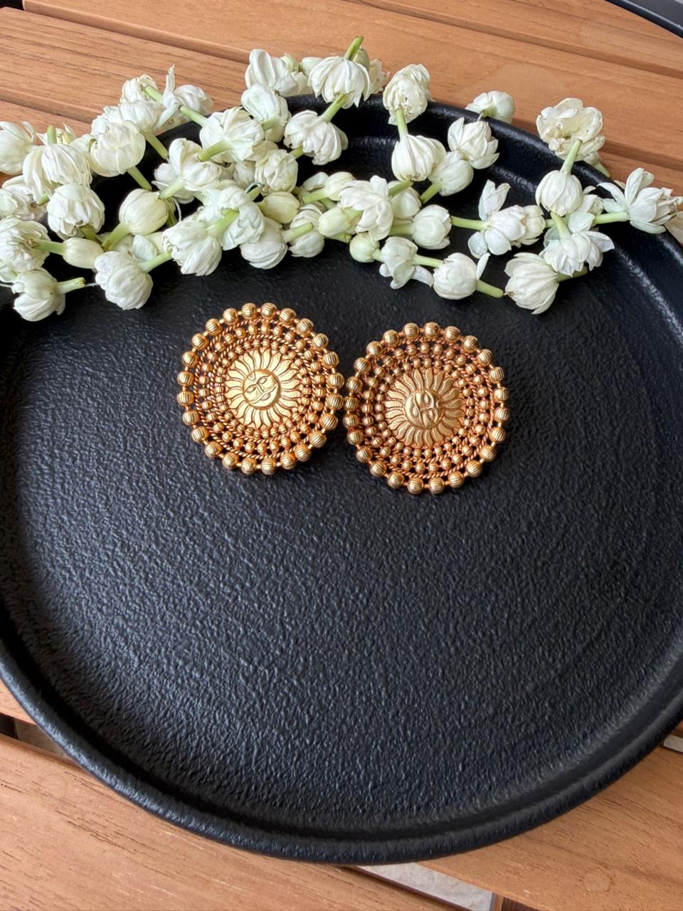 ARINI GOLD STUD