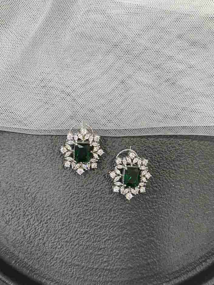 ASHWINI DIAMOND STUD