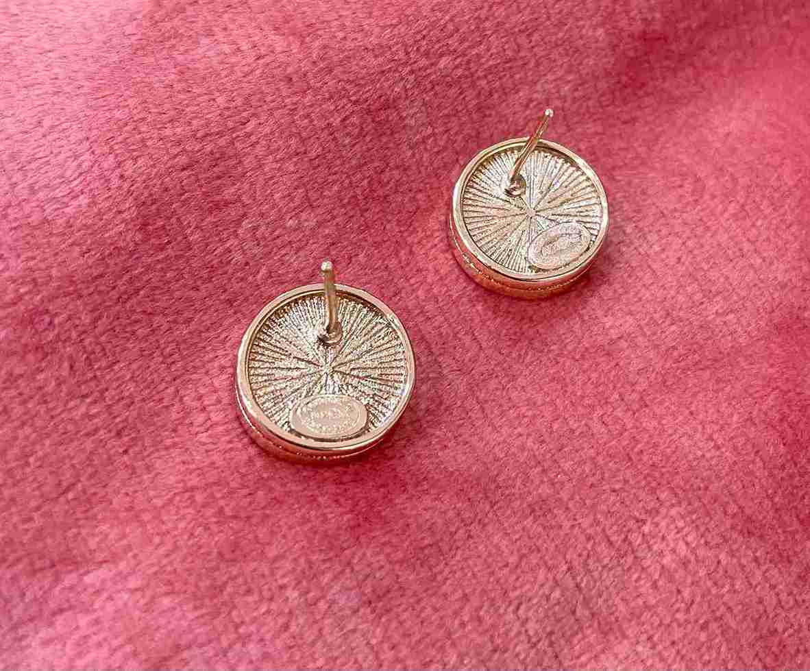 C BUTTON STUD - Image 2