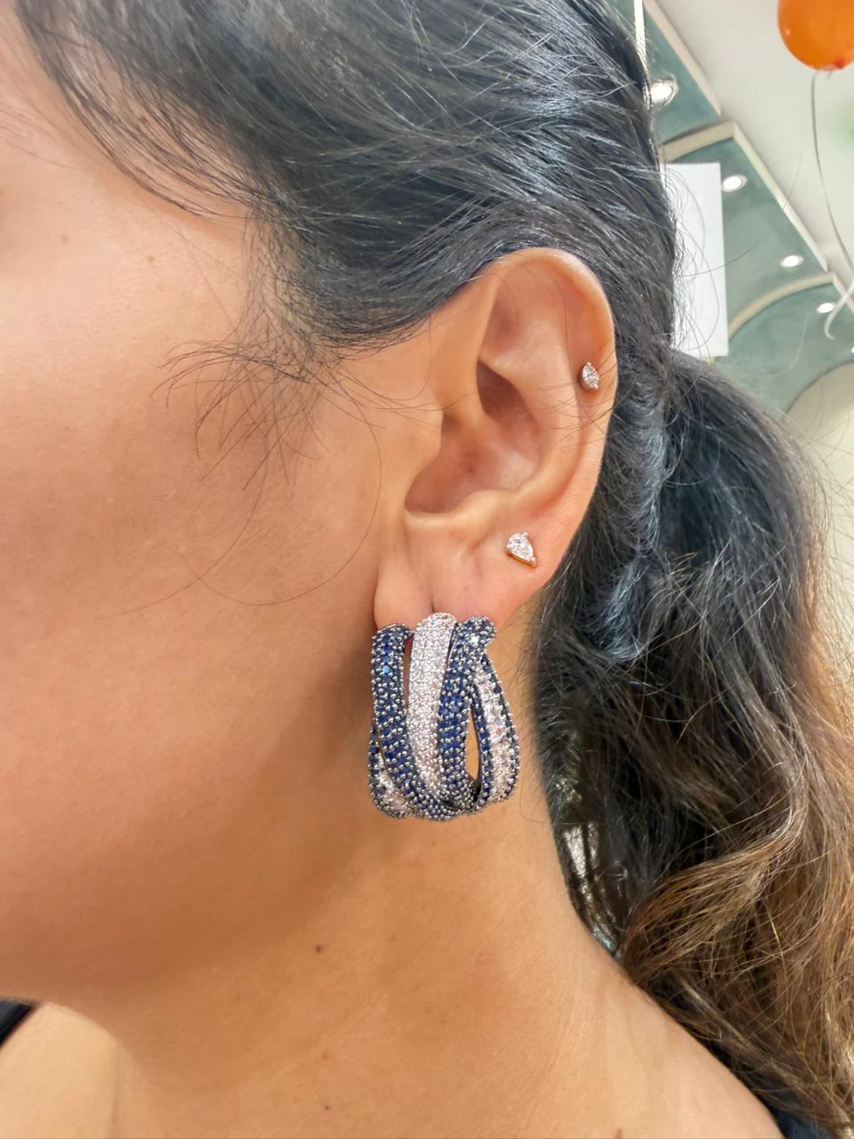 CLARA BLUE HOOPS