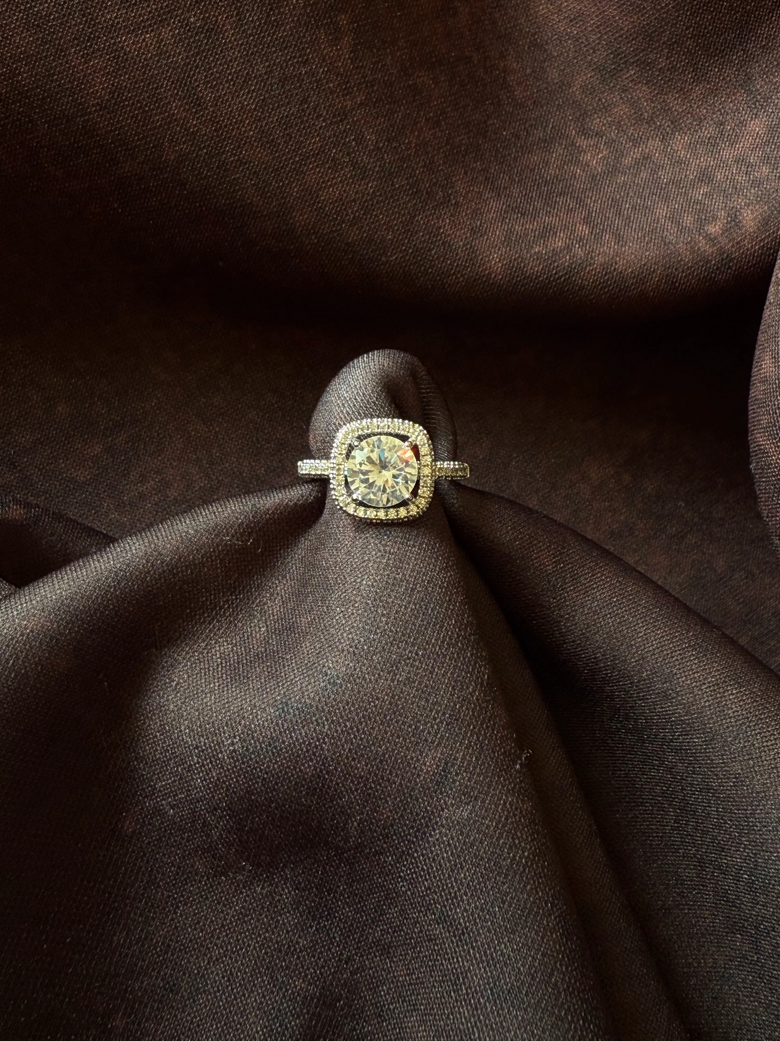 DAISY MOISSANITE RING