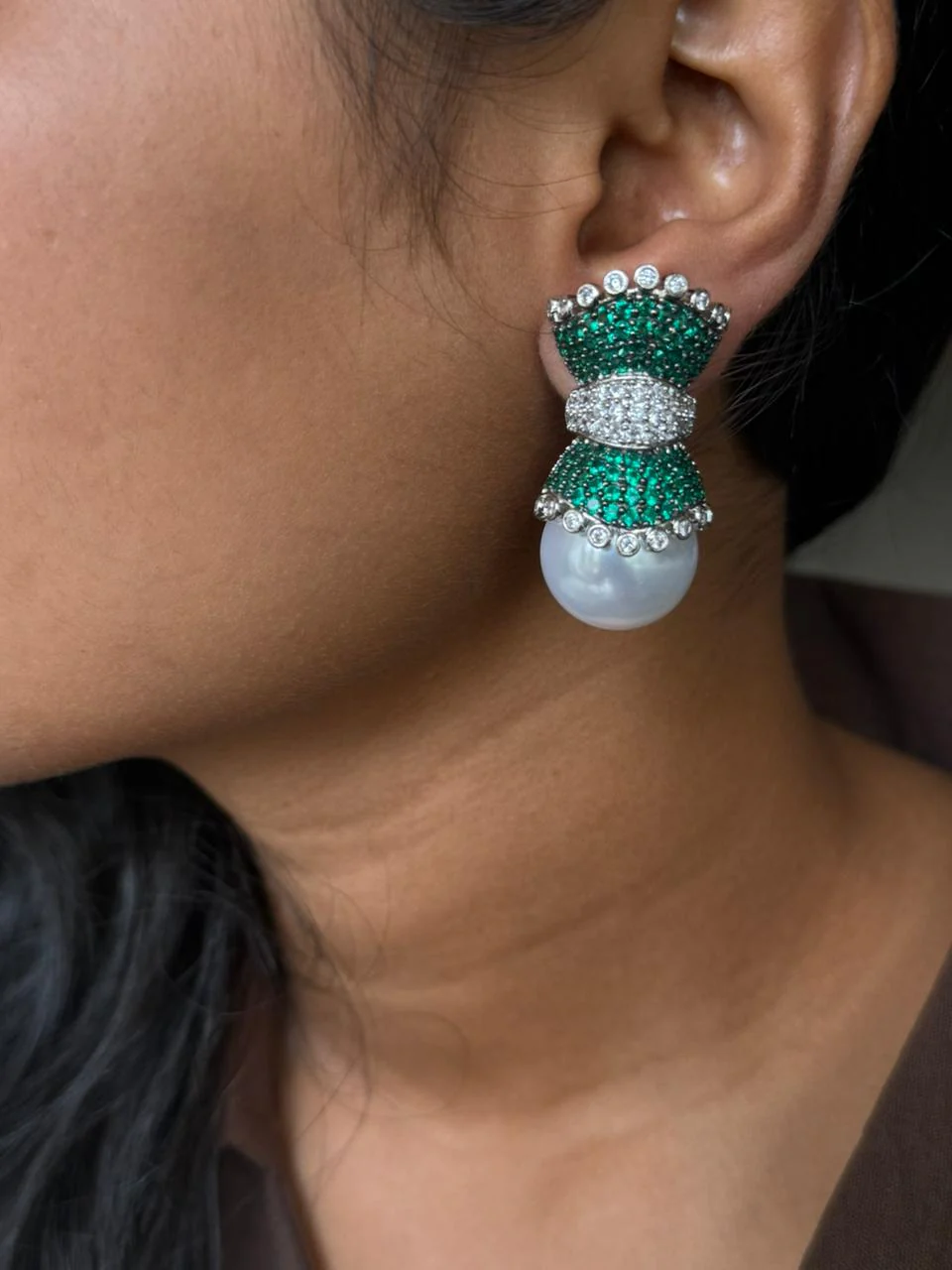 HALF KNOT WITH PEARL EARRING - Image 4