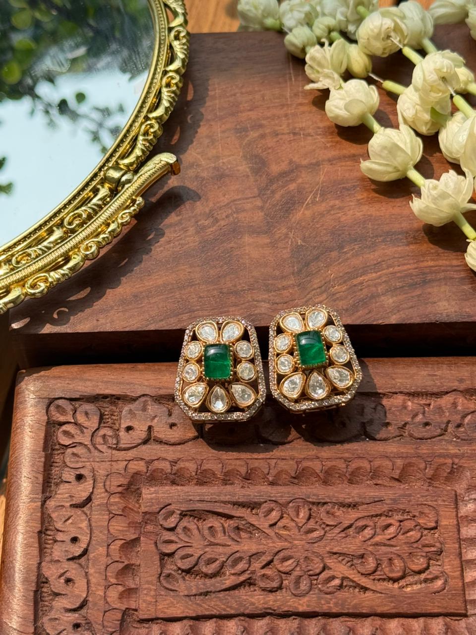 LASIKA POLKI STUD