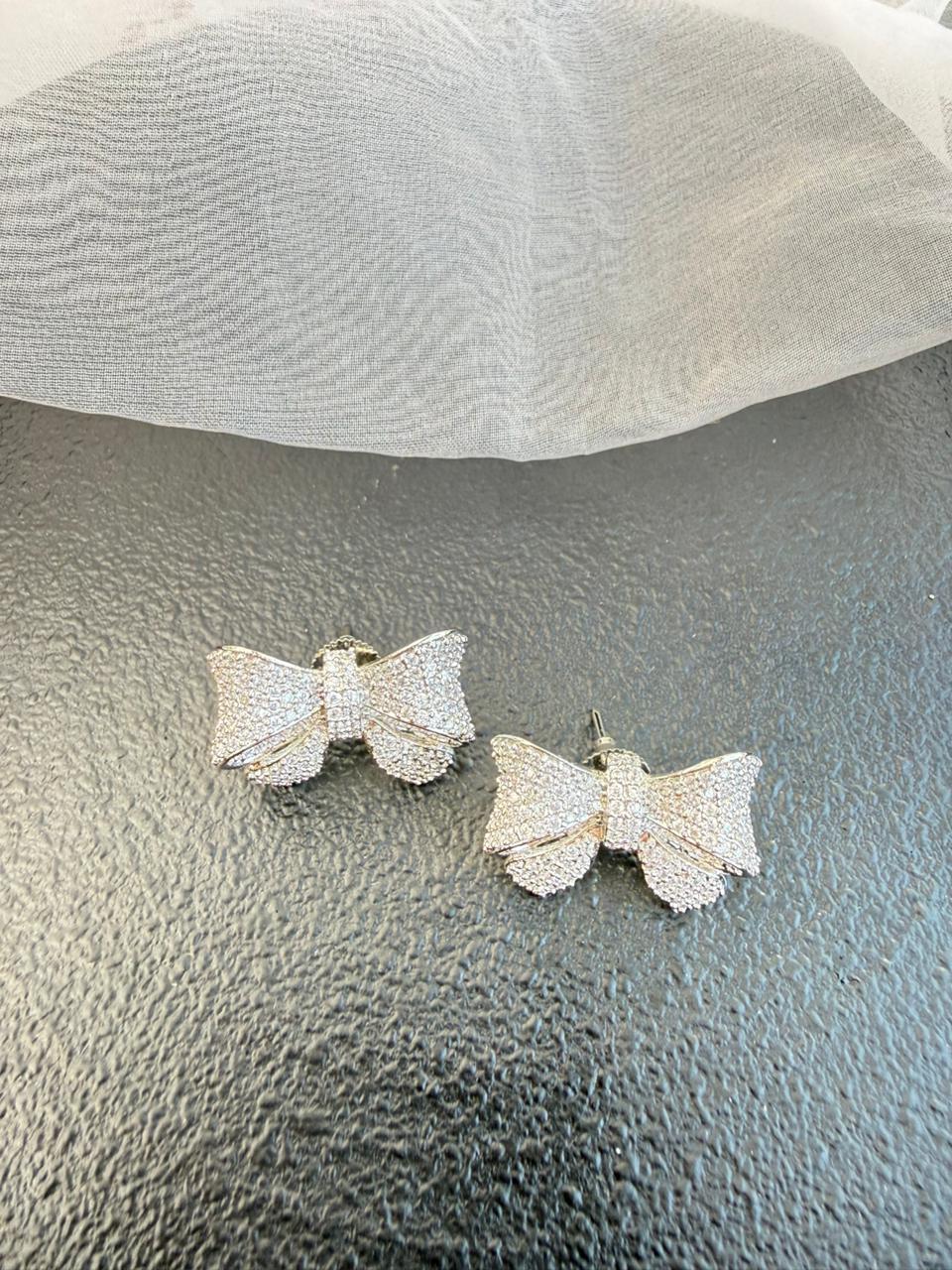 LITTLE BOW STUD