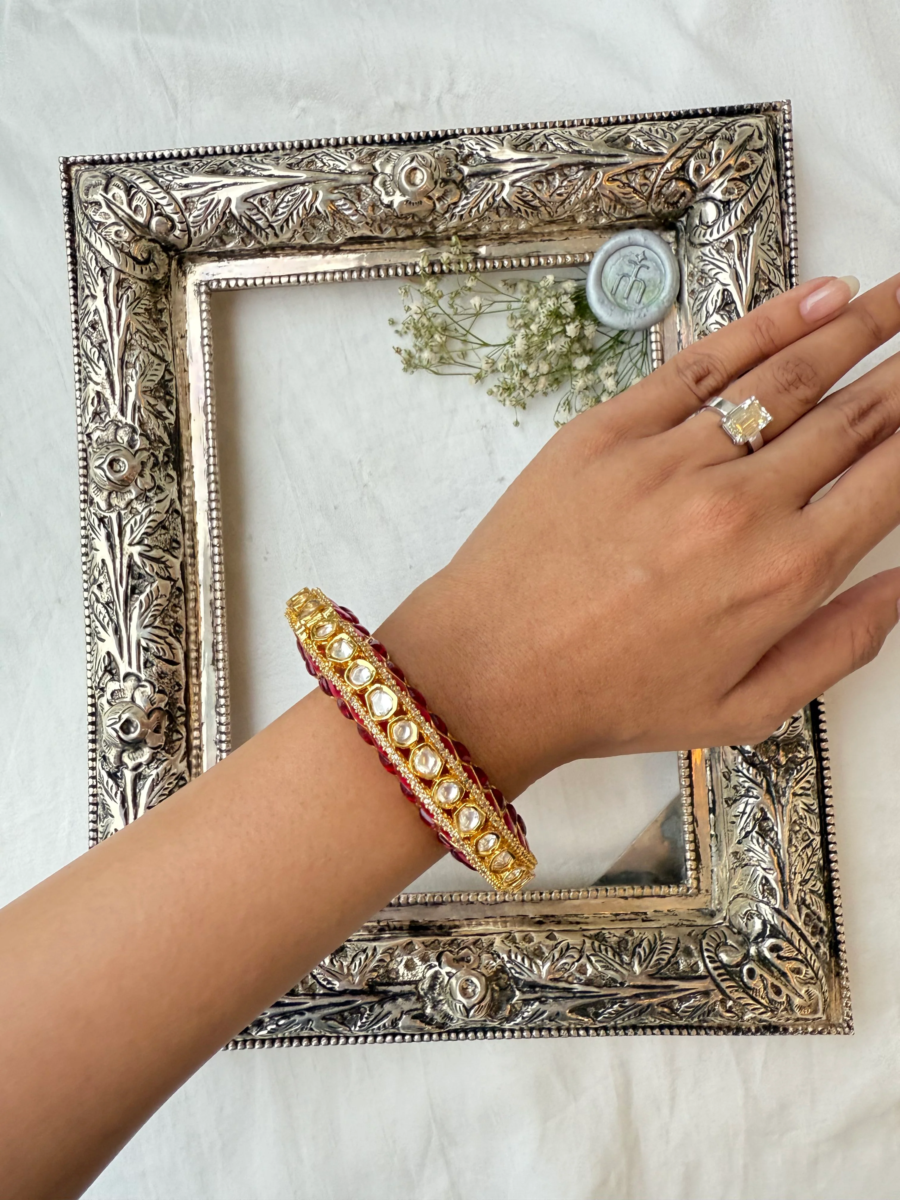 MAHERA RED POLKI BANGLE