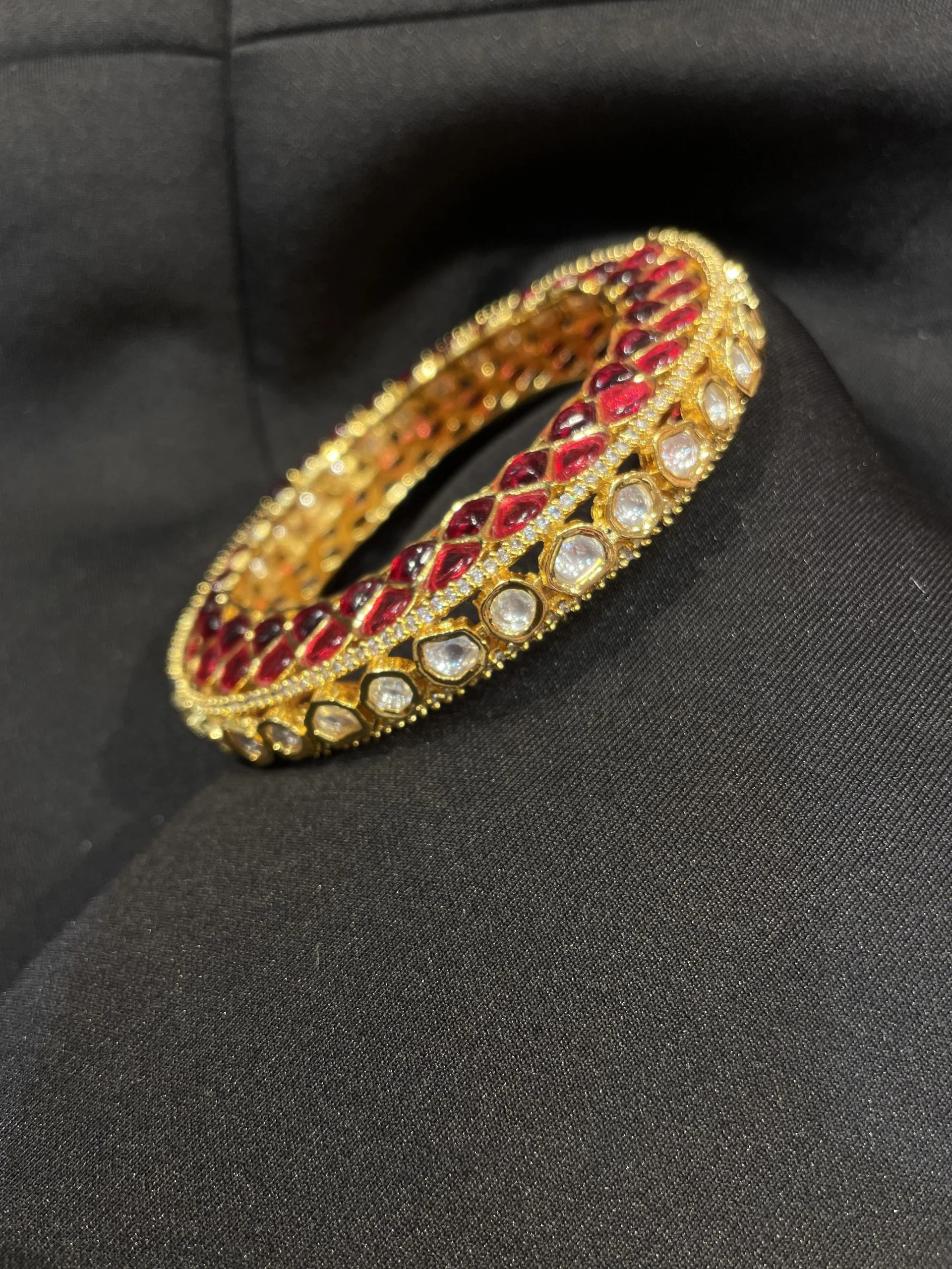 MAHERA RED POLKI BANGLE - Image 3