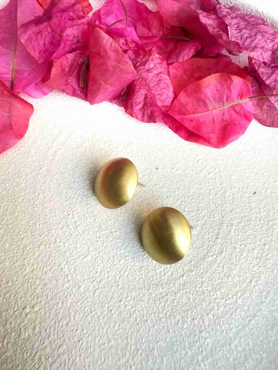 MATTE DOT STUD