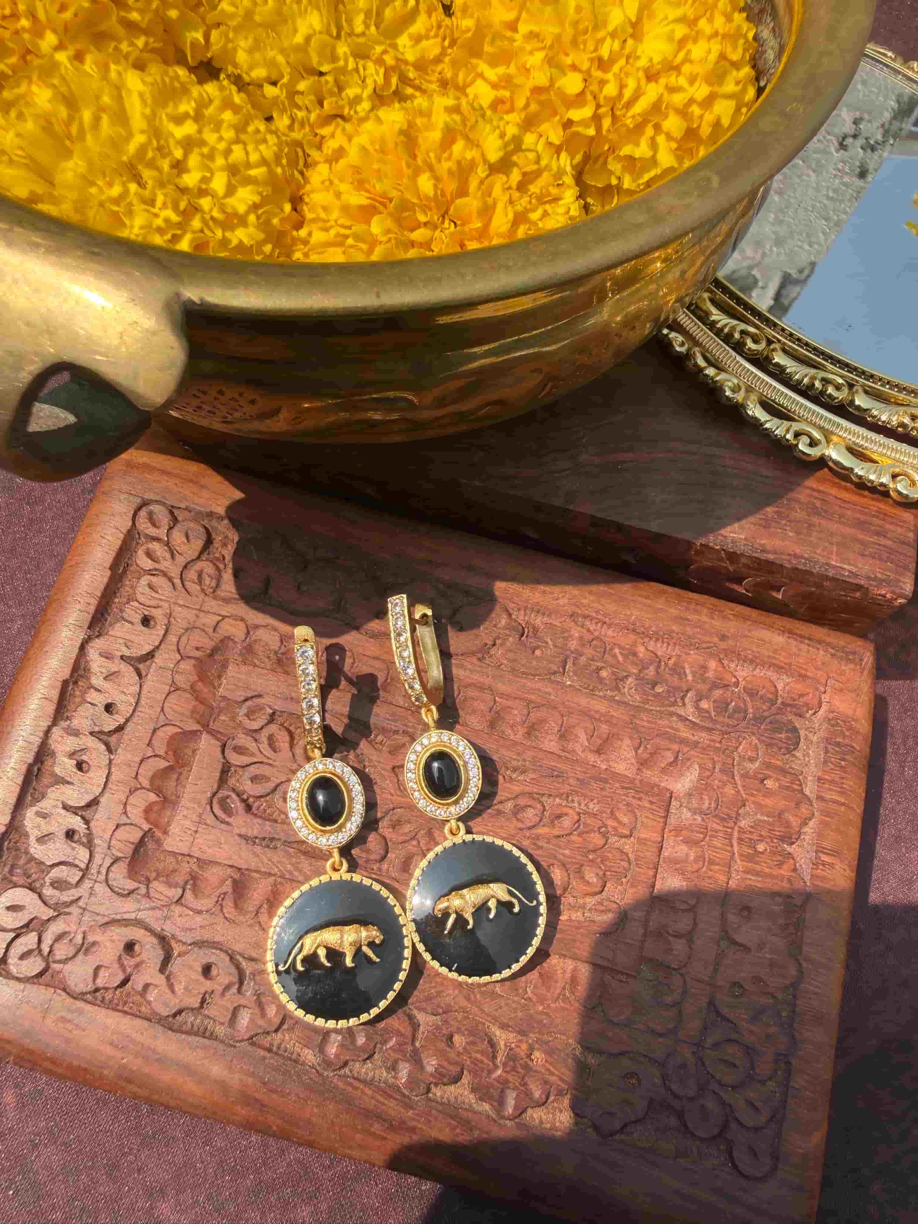 NOMILE SABYA EARRING