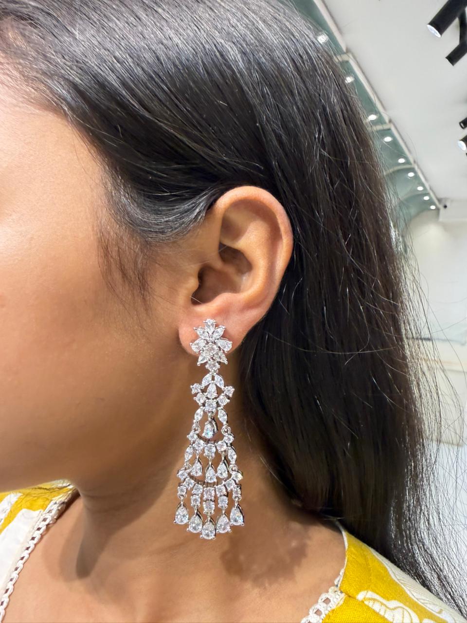NOORAIN DIAMOND EARRING - Image 2