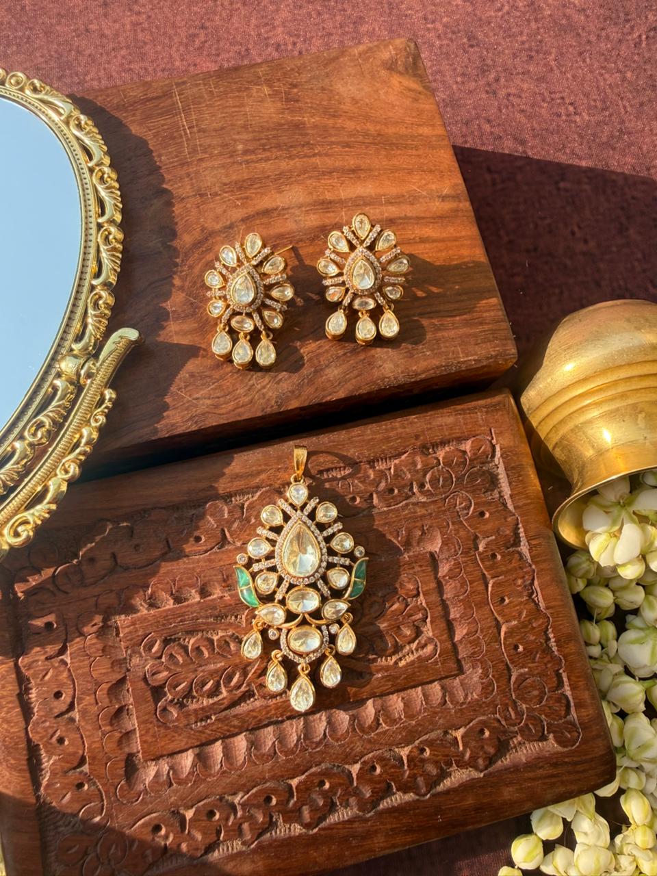 RAVEENA MOISSANITE POLKI PENDENT SET