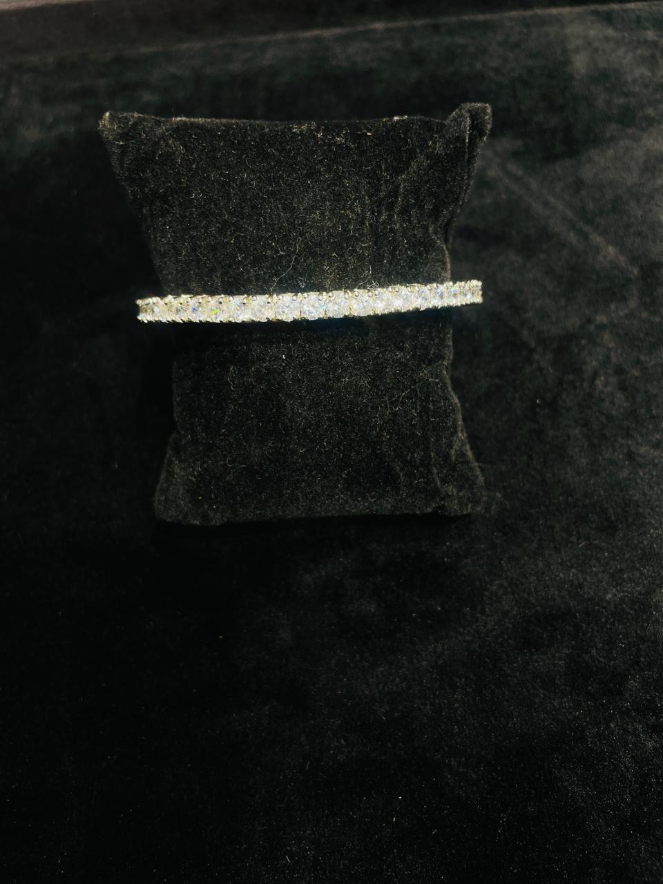 RAVI SINGLE LINE DAIMOND BANGLE