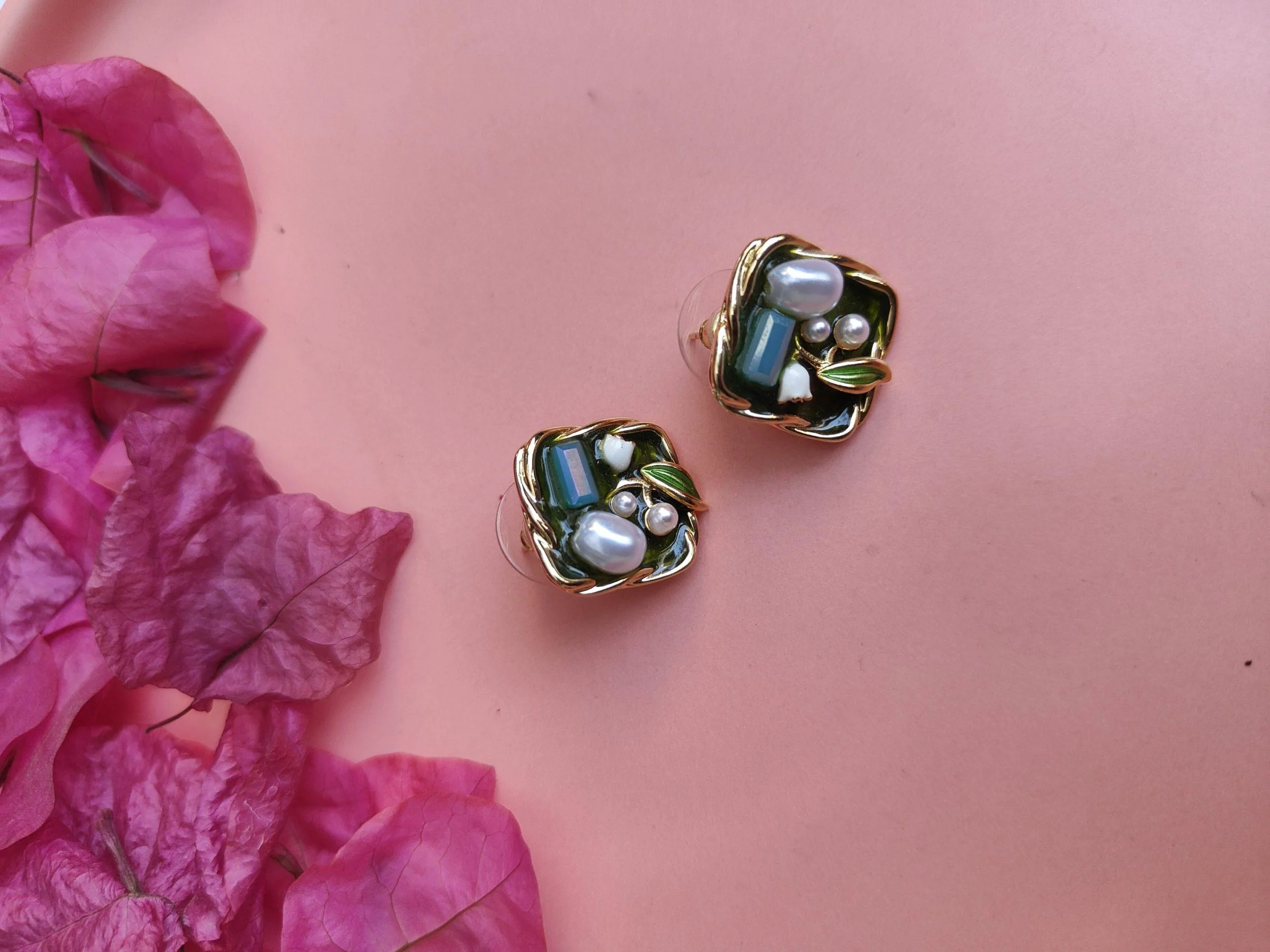 Resin Green Moti Stud