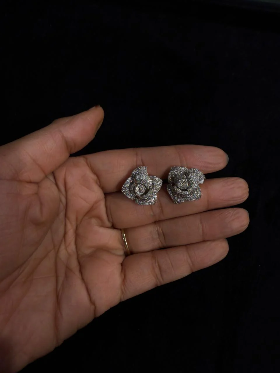 ROSE 92.5 SILVER STUD