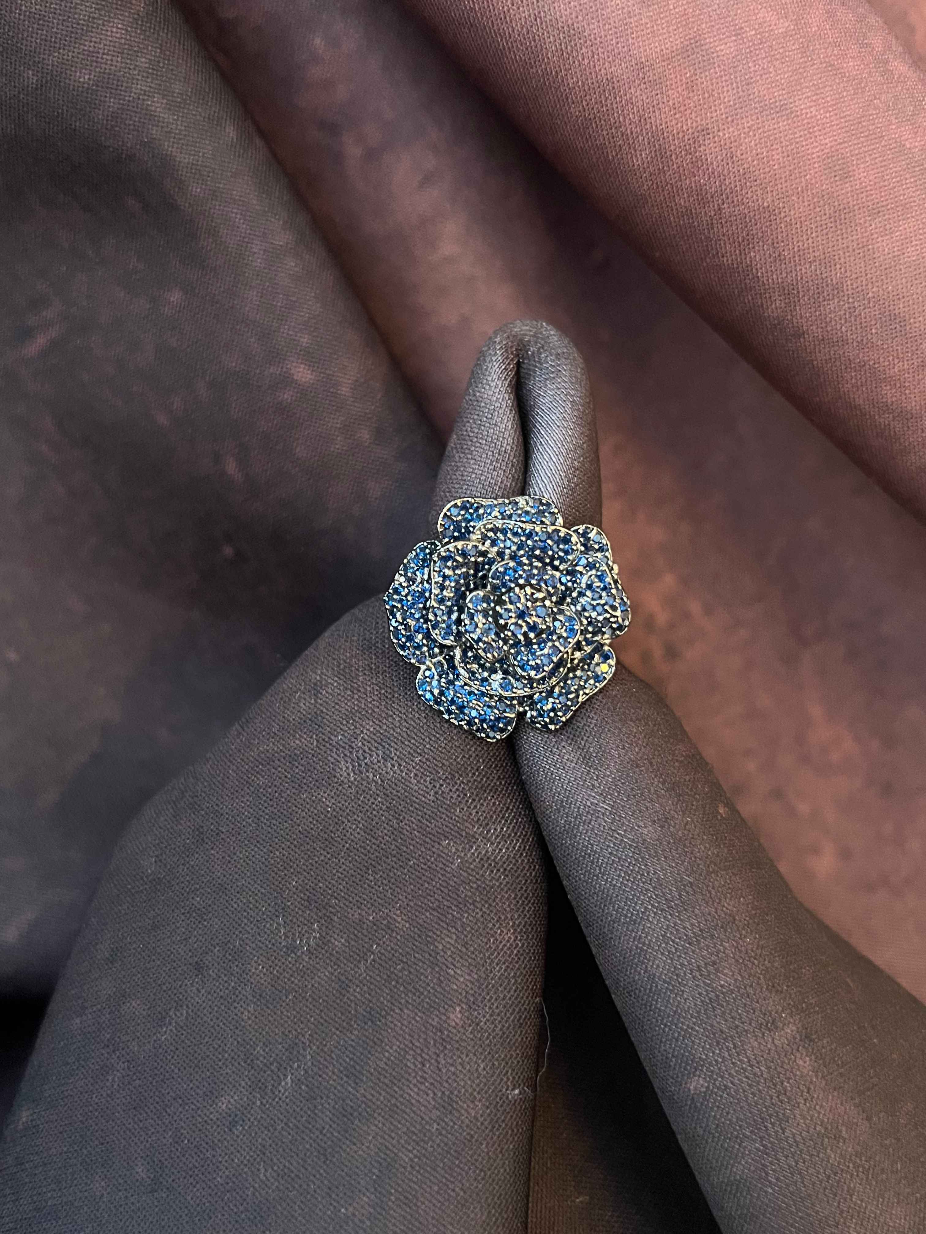 ROSE BLUE RING