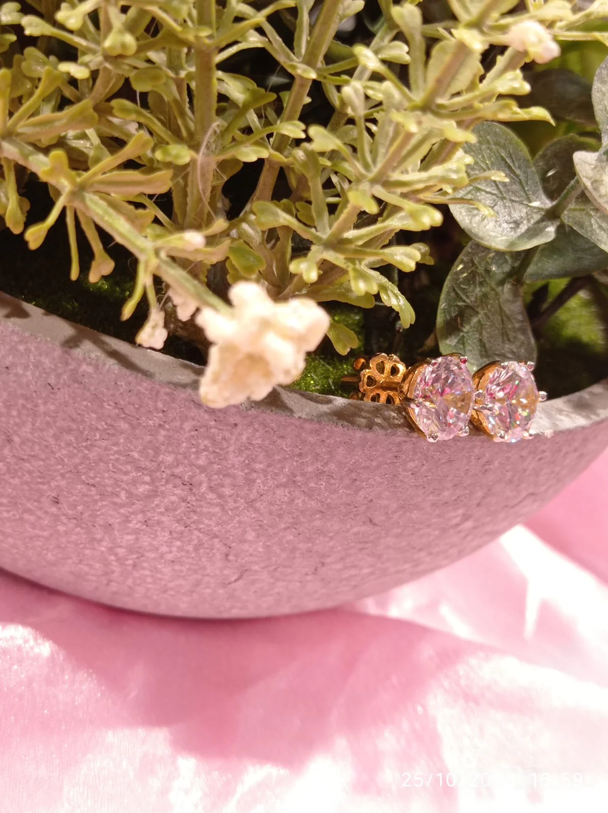 Round Shape Solitaire Studs Big - Image 3