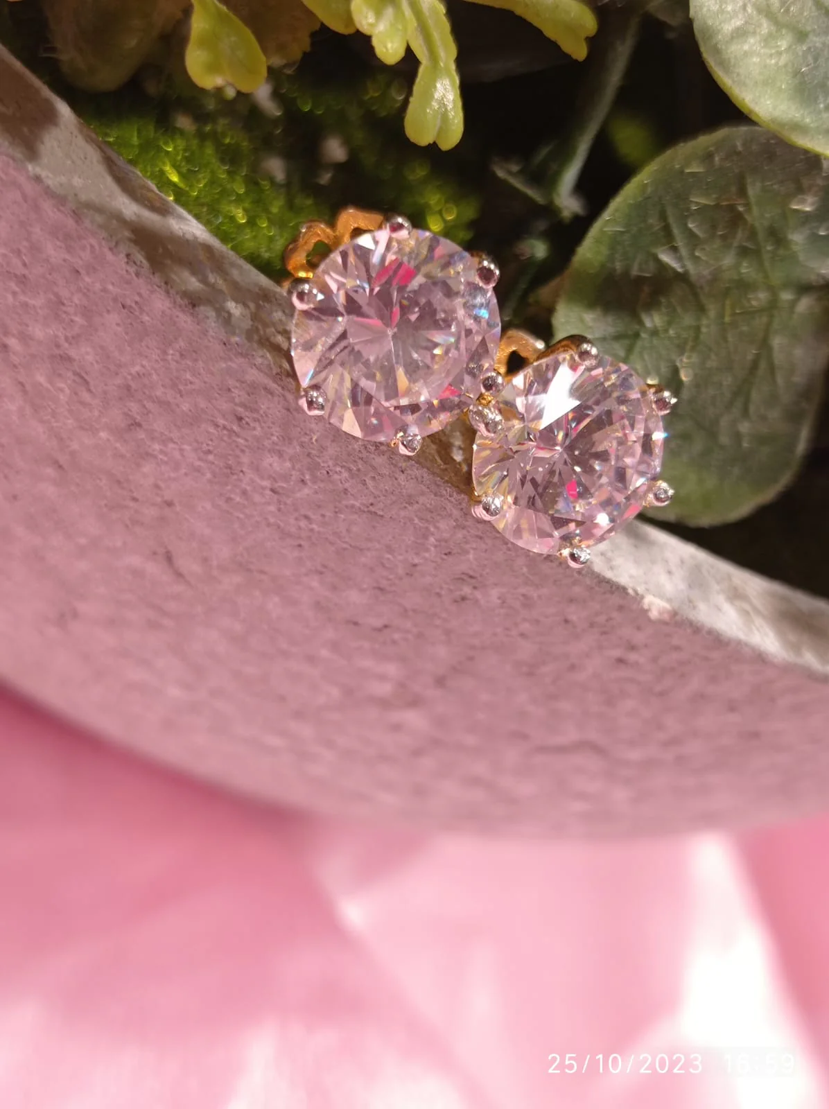 Round Shape Solitaire Studs Big - Image 4