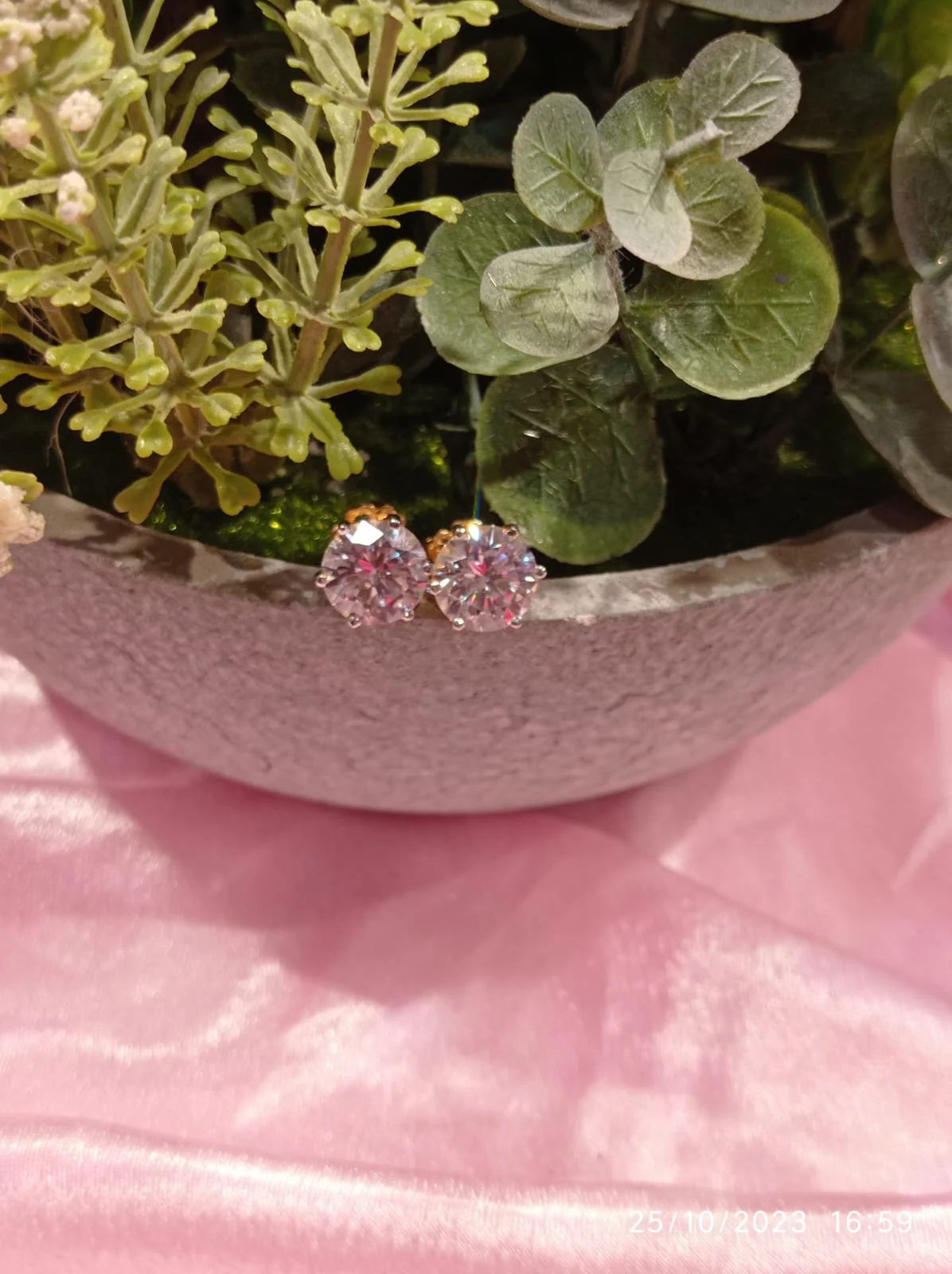 Round Shape Solitaire Studs Big - Image 5