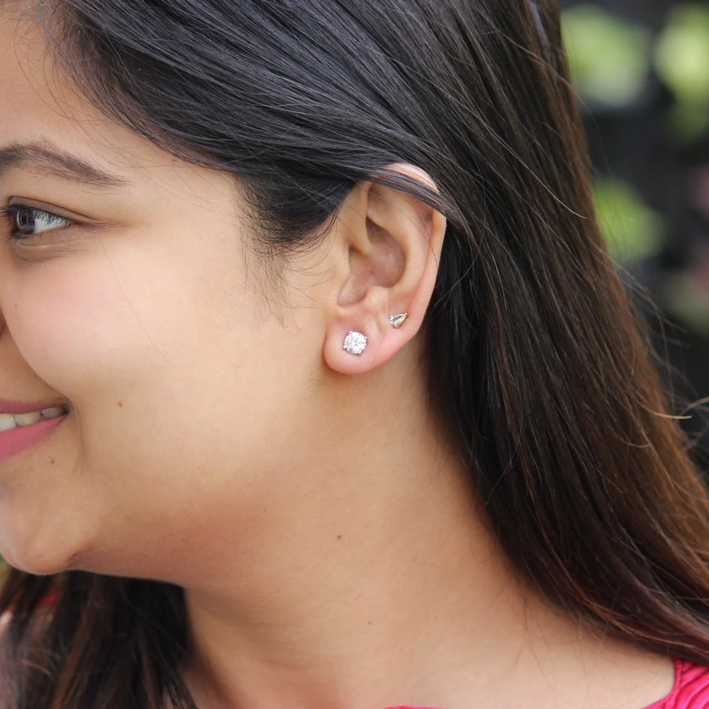 Round Shape Solitaire Studs Midi - Image 2
