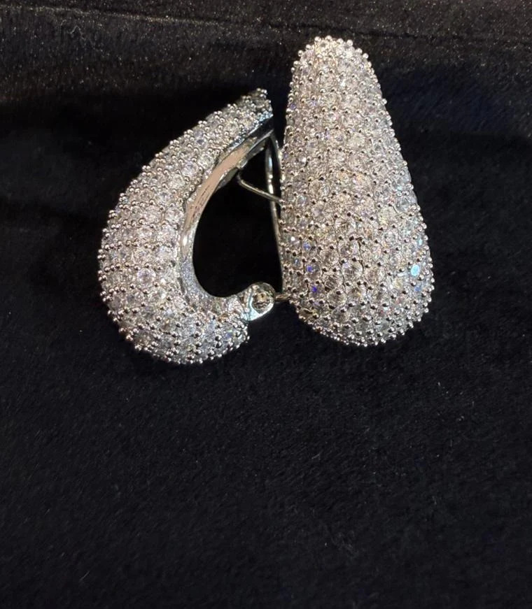 SHELL STUD