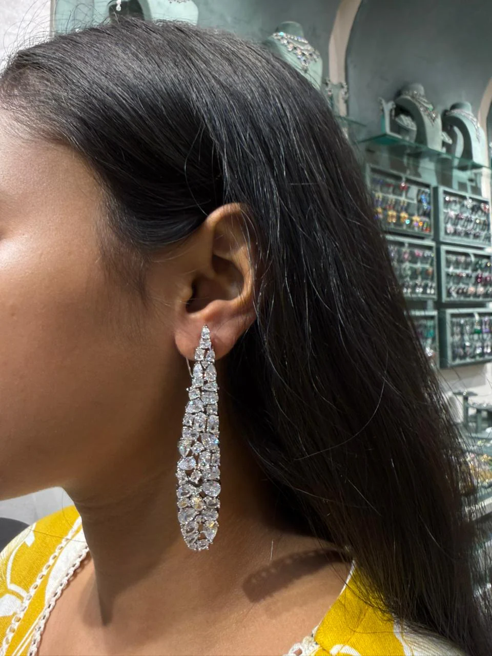 SHELTER DIAMOND LONG EARRING - Image 3