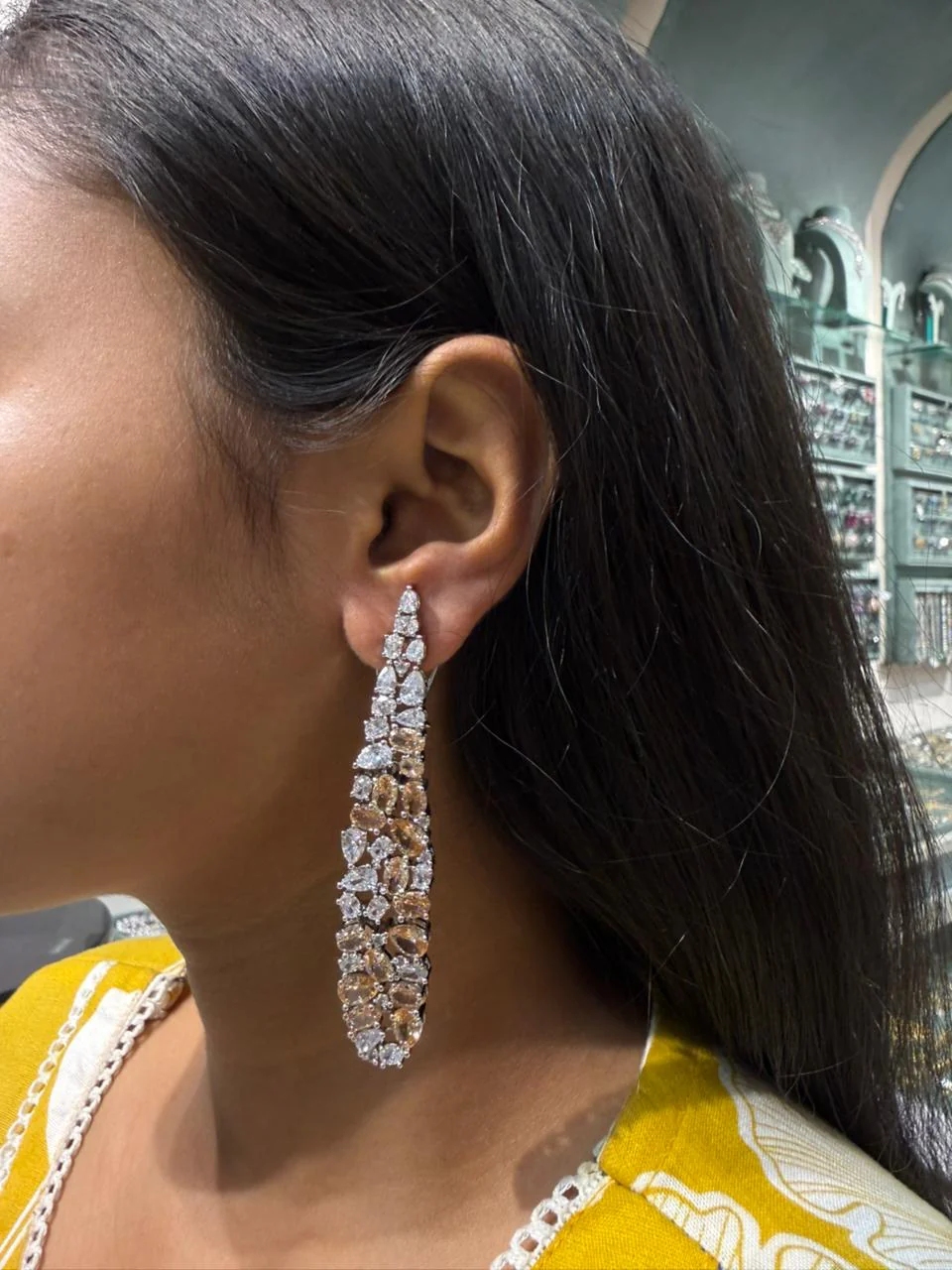 SHELTER DIAMOND LONG EARRING - Image 4