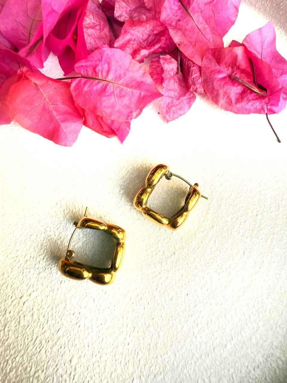 SQUARE HOOPS