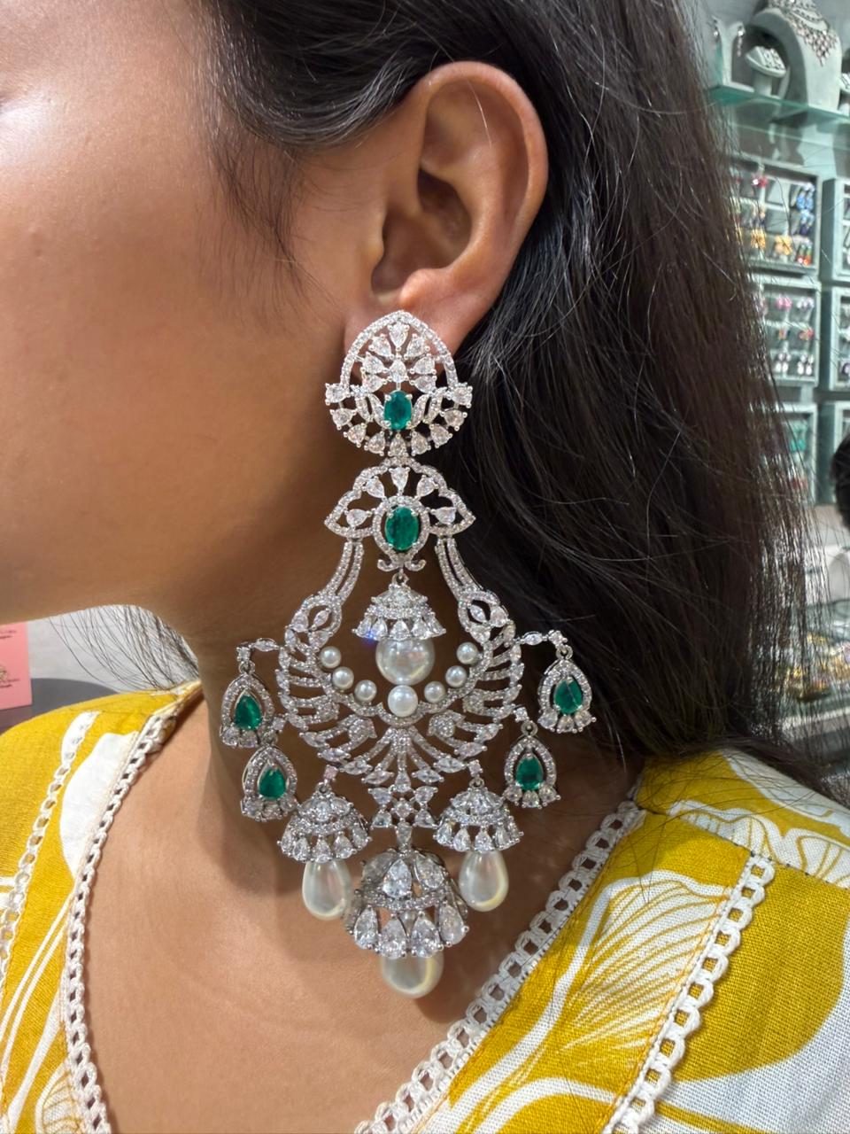 TAWERI GREEN DIAMOND EARRING