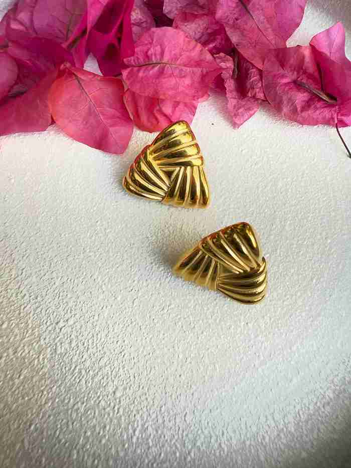 TRIANGLE LINING STUD