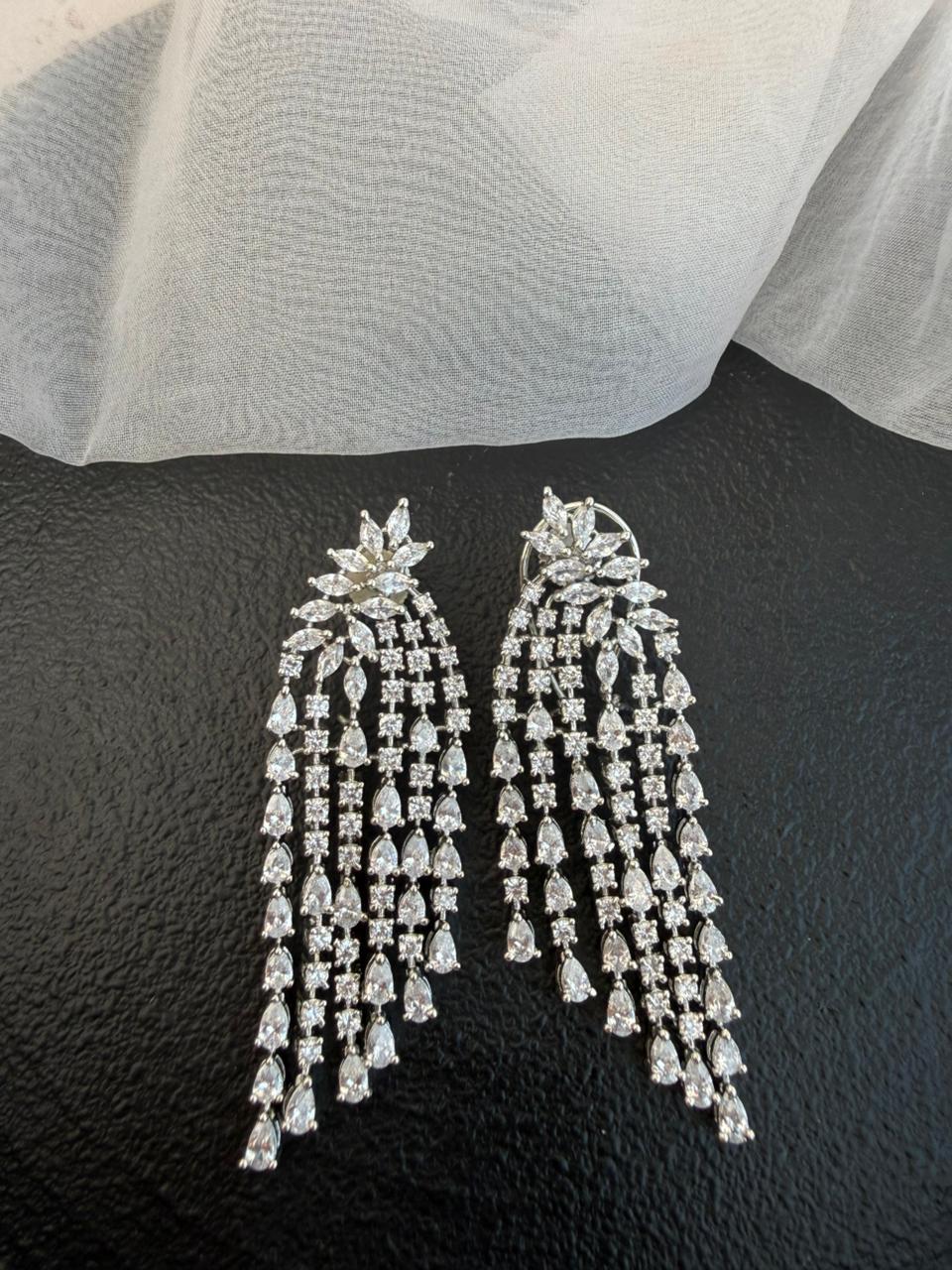 URVASHI DIAMOND EARRING - Image 2