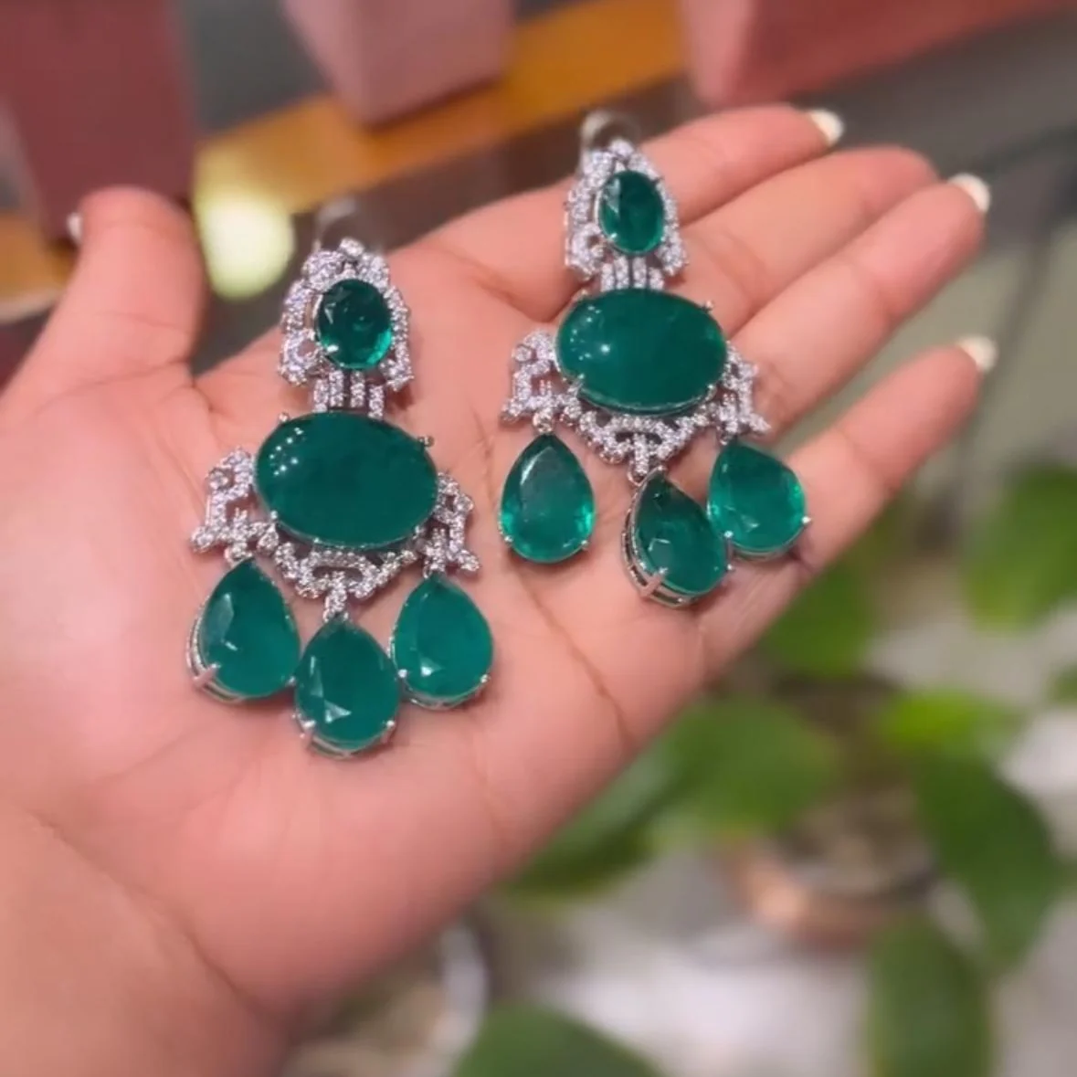 URVI GREEN DOUBLET EARRING