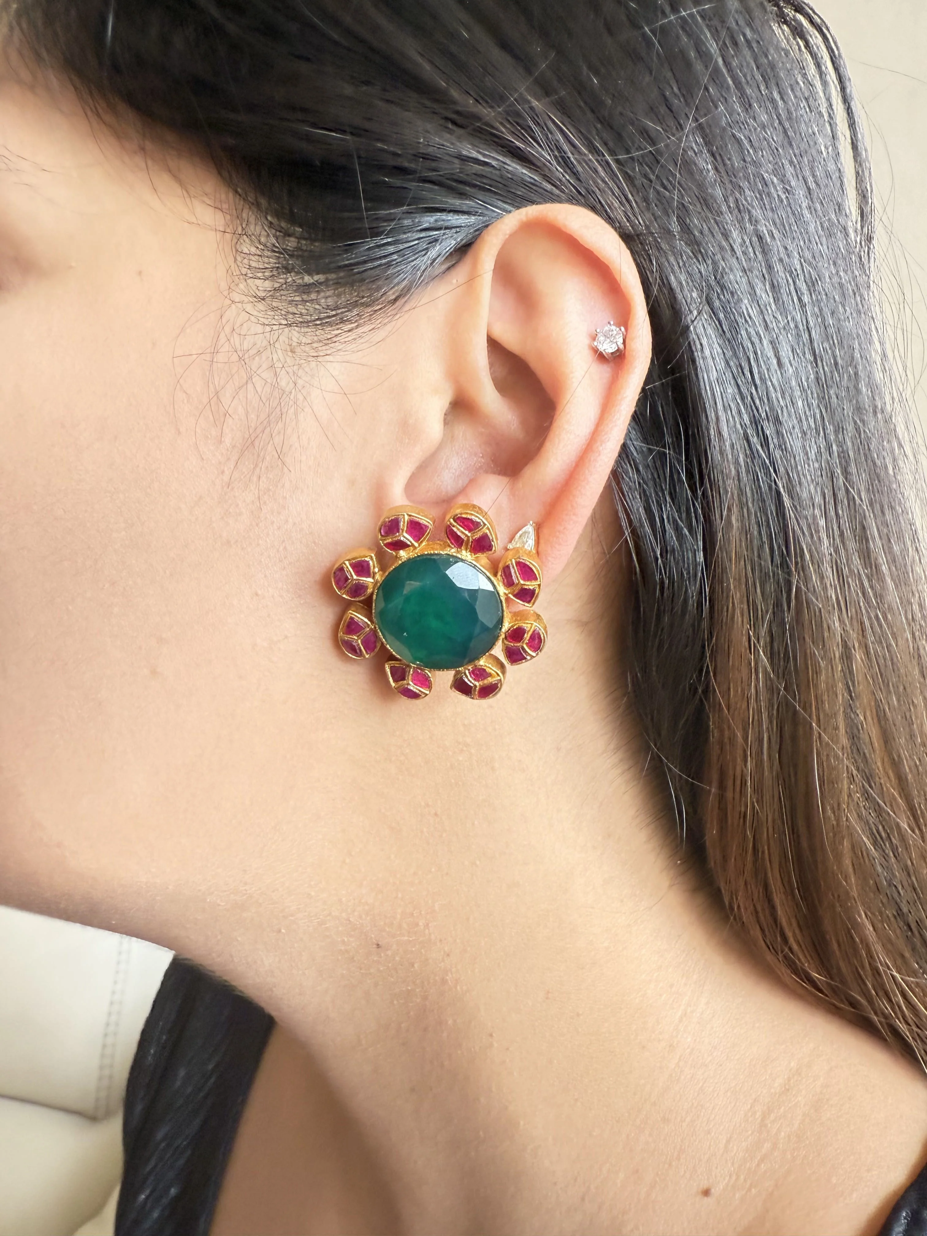 VAANI GREEN FLOWER STUD
