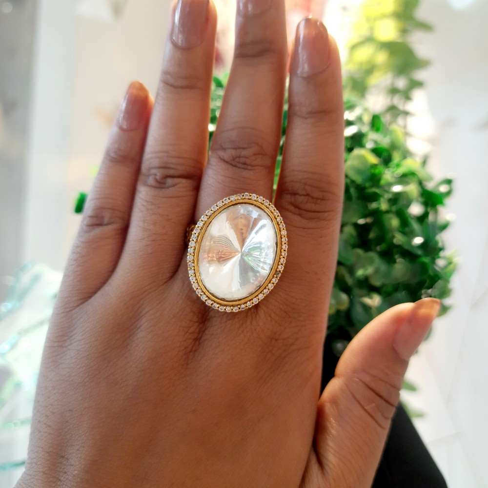 Vedhika Ring