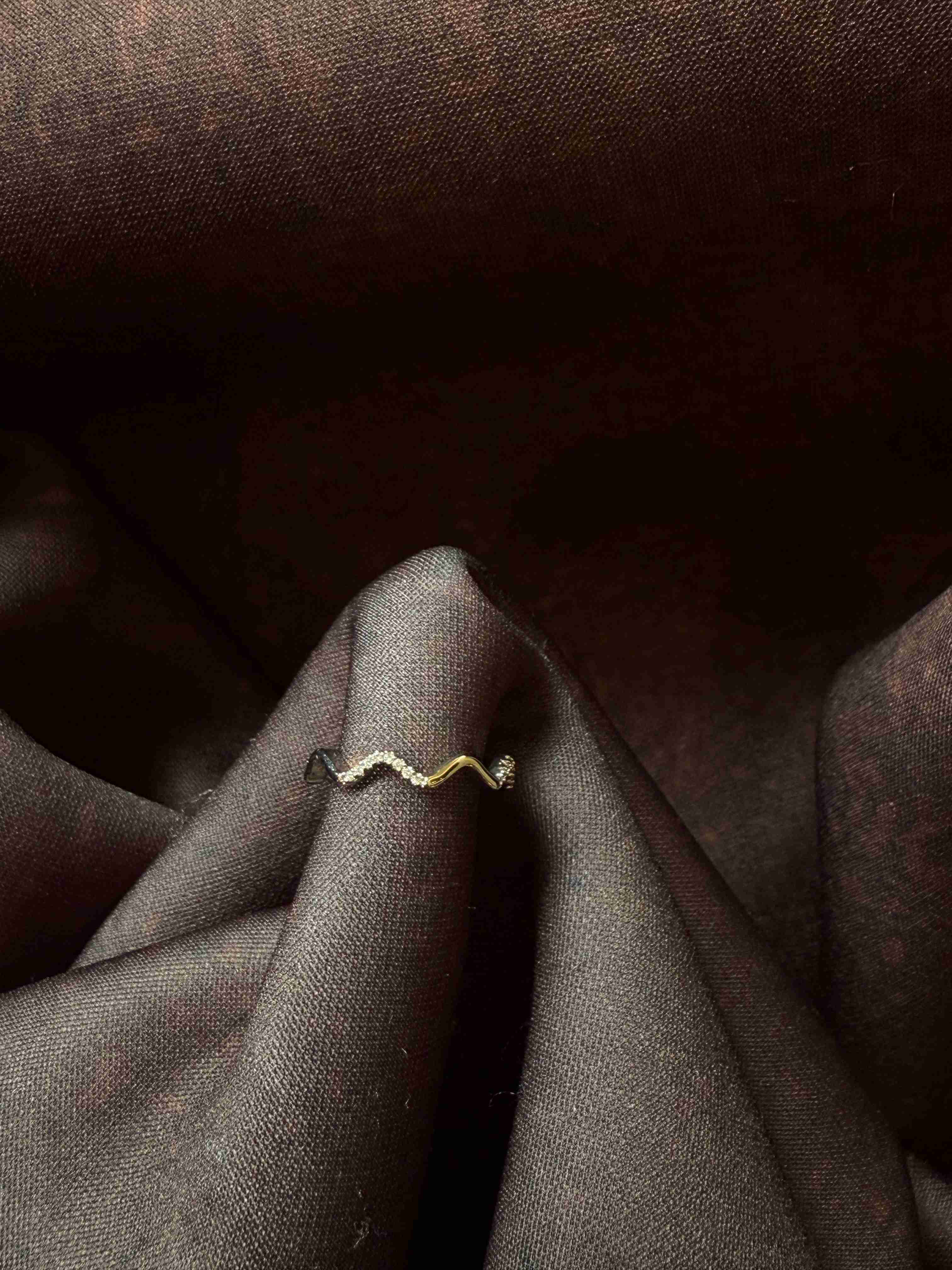 WAVEY RING