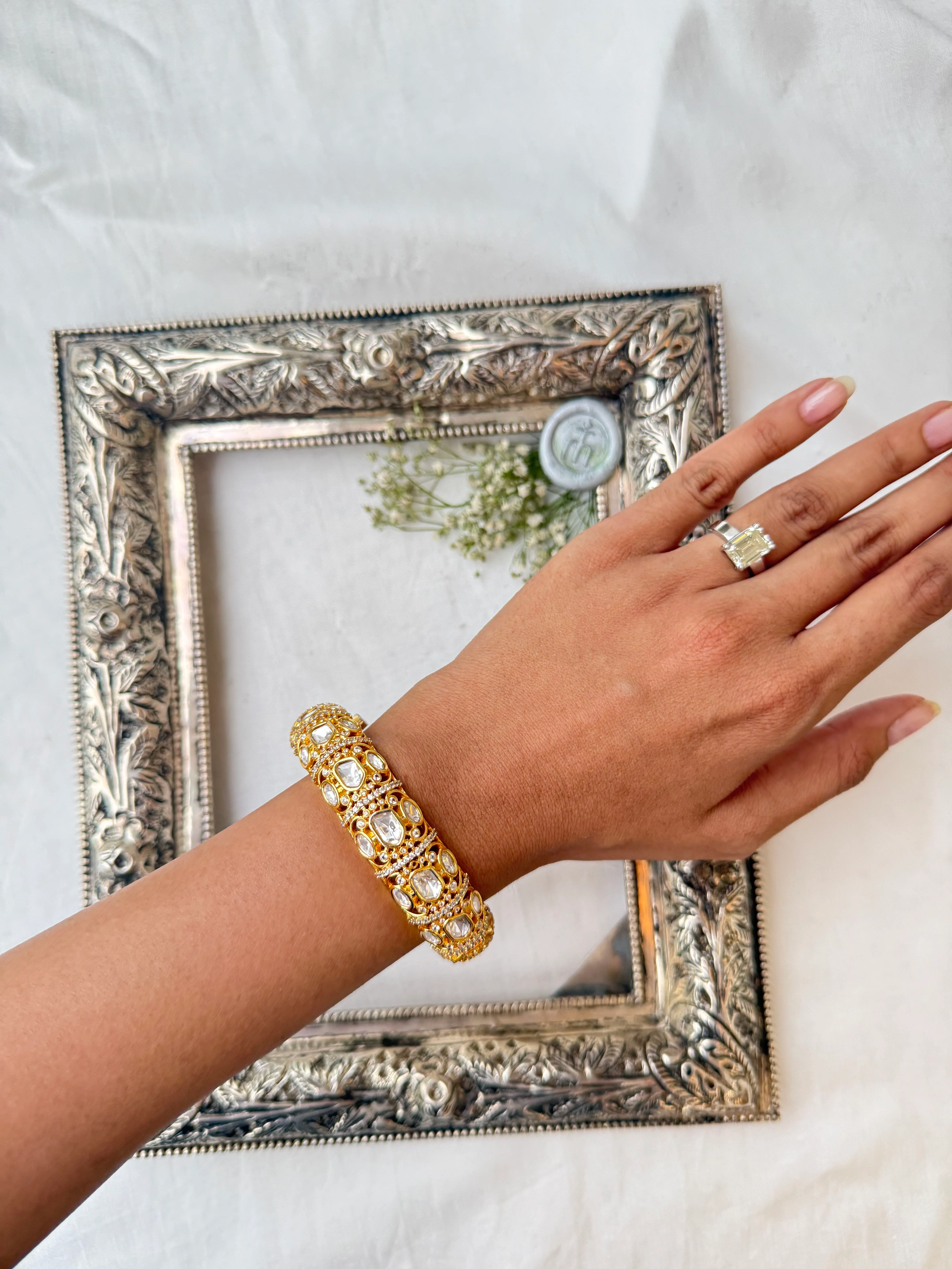 YUVI POLKI BANGLE